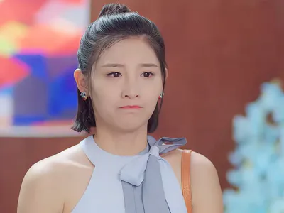 Cô Bé Kiêu Kỳ Đọ Sức