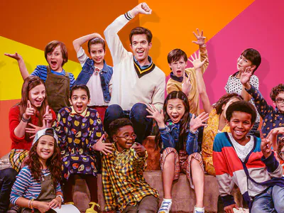 John Mulaney và những đứa trẻ mang đồ ăn từ nhà