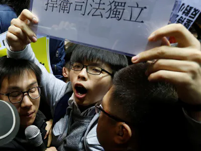 Joshua: Thiếu niên chống lại Siêu cường