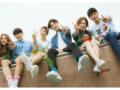 Khoảnh Khắc Đầu Tiên